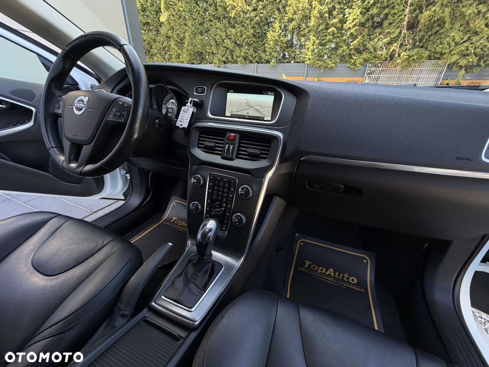 Volvo V40 D4 Geartronic Momentum - 17