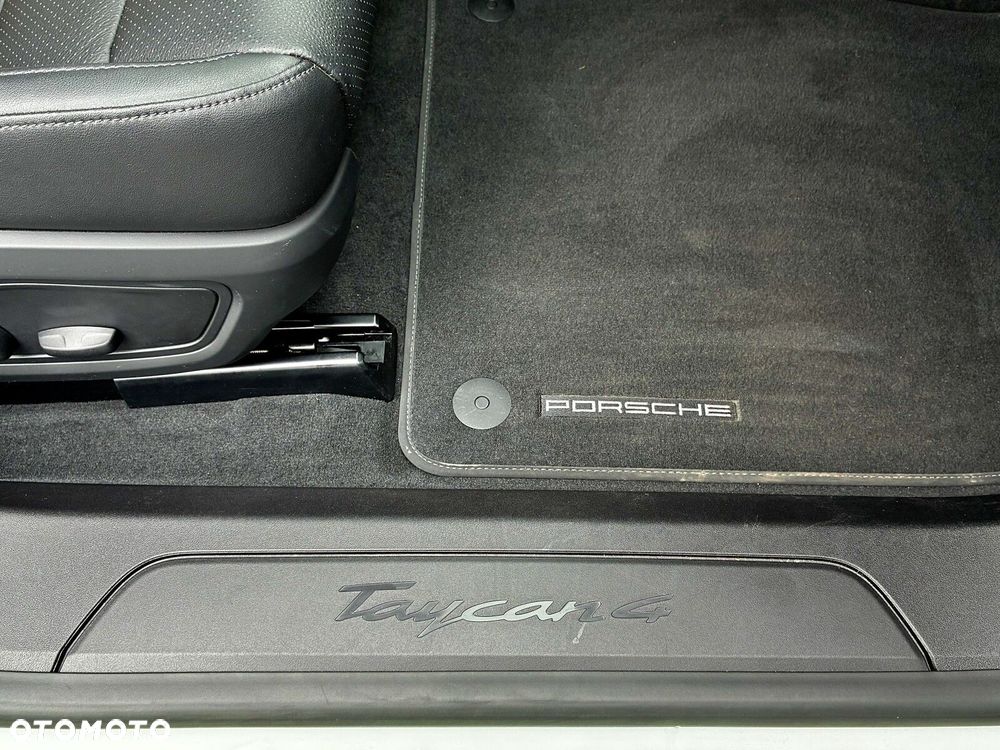 Porsche Taycan - 18