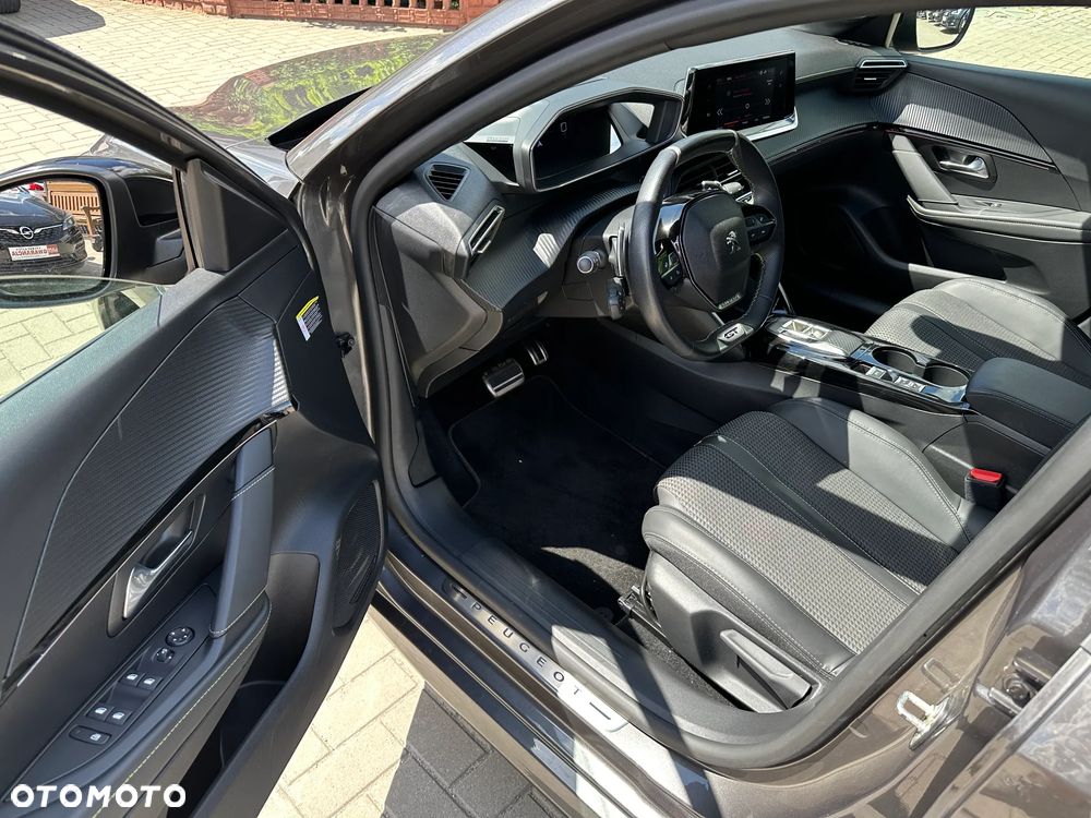 Peugeot 208 - 6