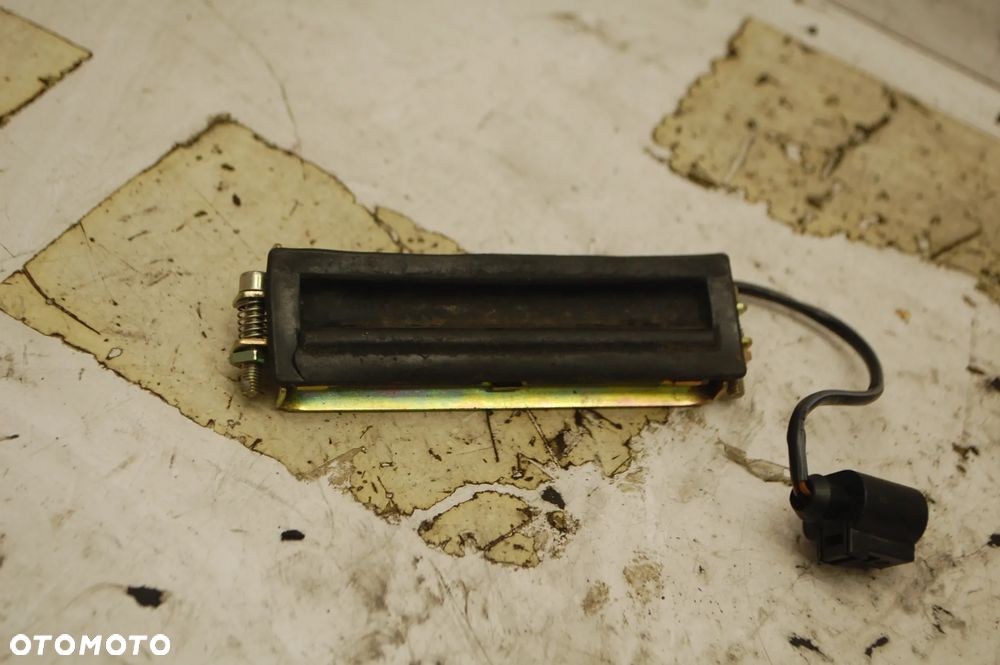 KLAMKA KLAPY BAGAŻNIKA MIKROSTYK 3B9827566B VW PASSAT B5 KOMBI - 1