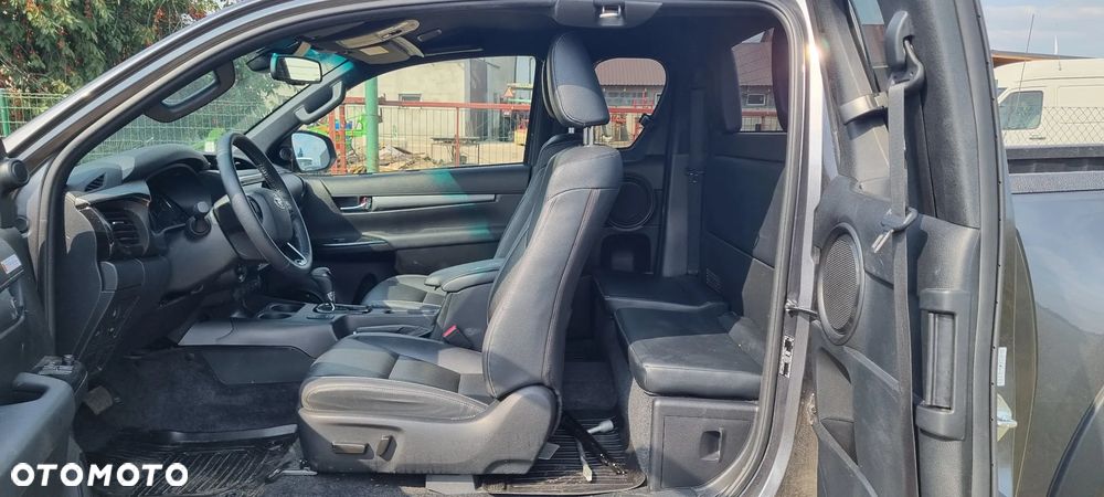 Toyota Hilux 4x4 Double Cab Autm Invincible - 16