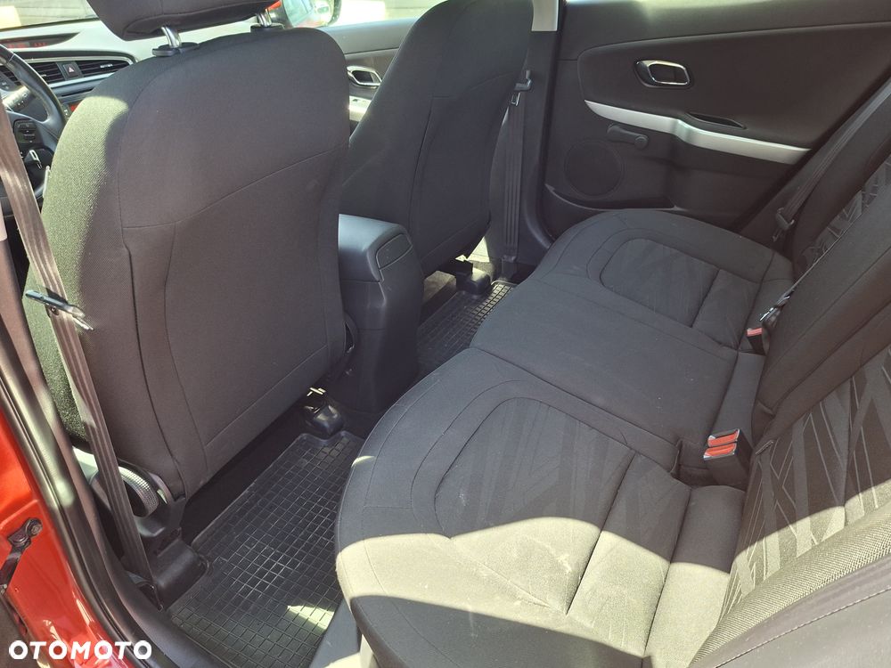 Kia Ceed 1.4 L - 8