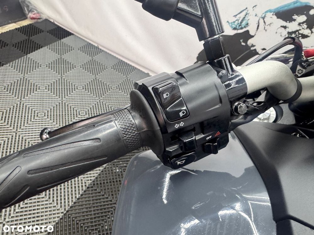 Yamaha MT - 24