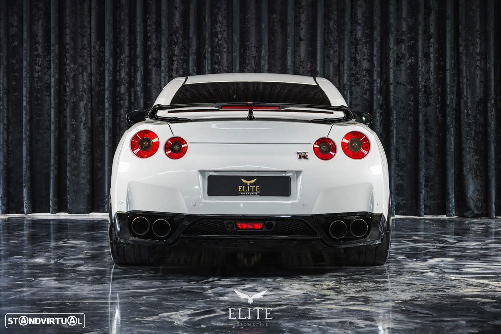 Nissan GT-R Premium Edition - 13