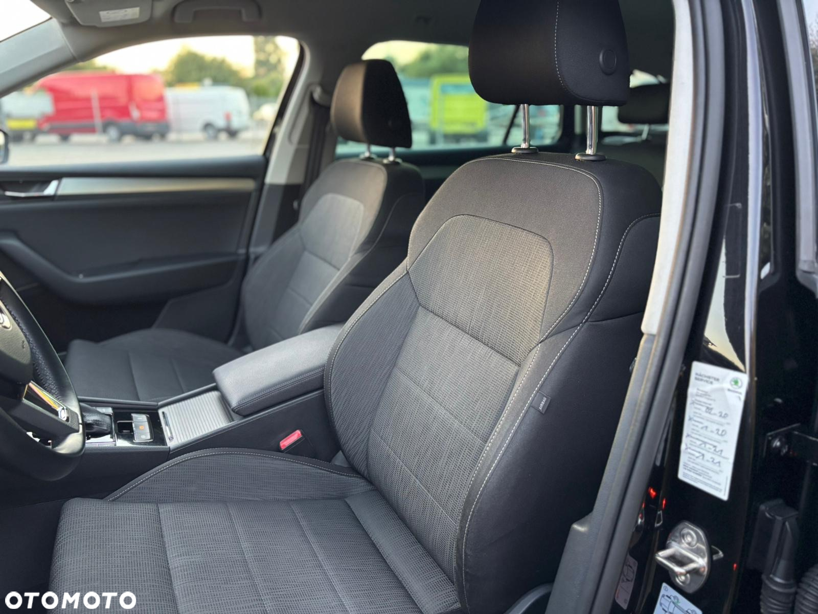 Skoda Superb 2.0 TDI DSG Premium Edition - 15