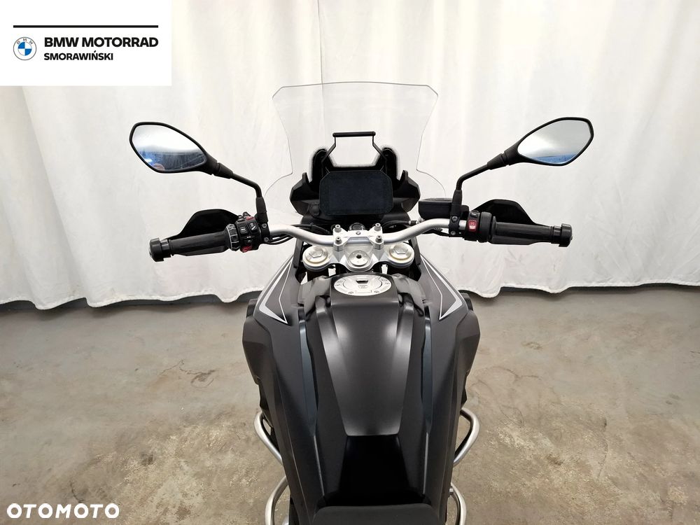 BMW F - 9