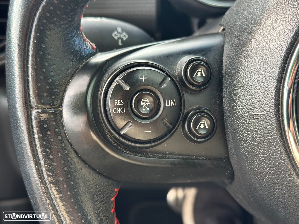 MINI 5 Portas Cooper D Auto - 16