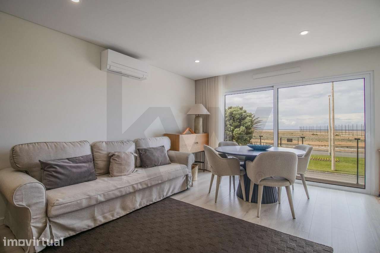 T2 de Luxo na Primeira Linha de Mar em Buarcos