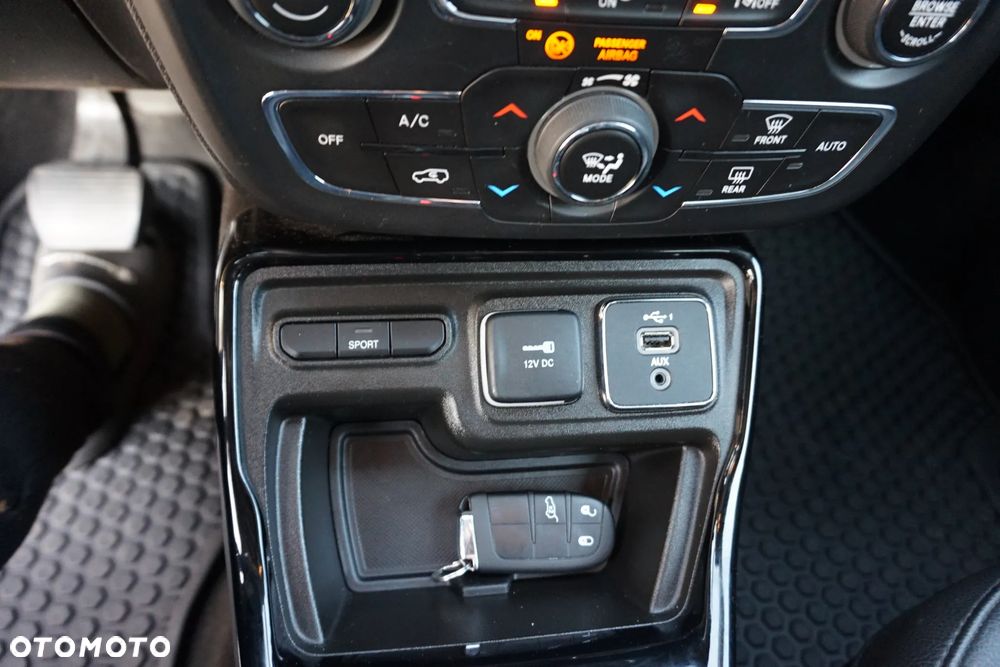 Jeep Compass - 33