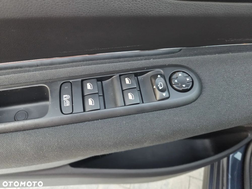 Peugeot 3008 HDi 115 Allure - 21