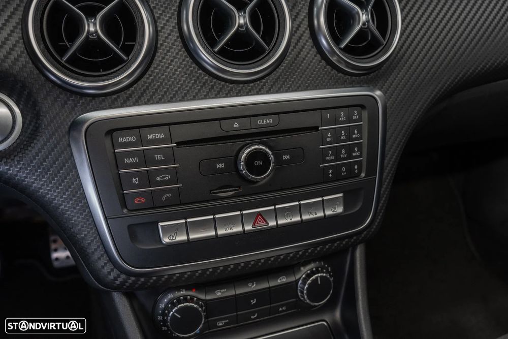 Mercedes-Benz A 180 AMG Line - 16