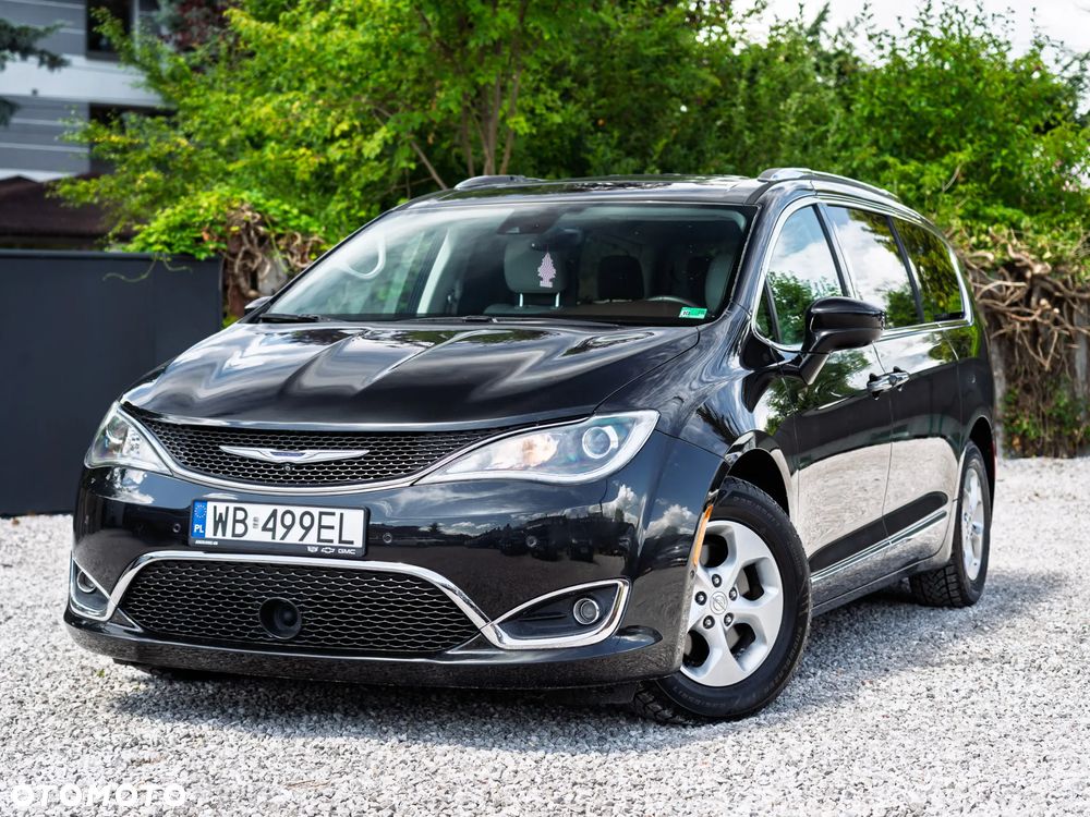 Chrysler Pacifica - 1