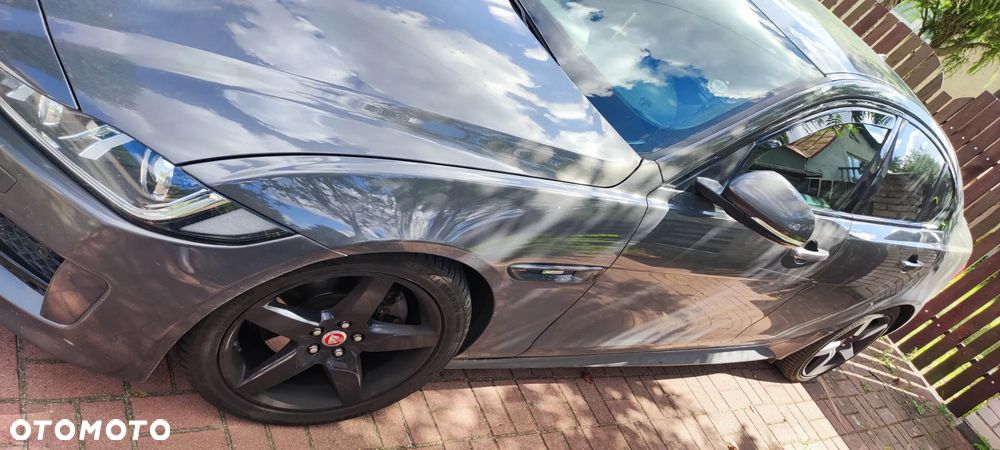 Jaguar XE 2.0 D R-Sport - 8