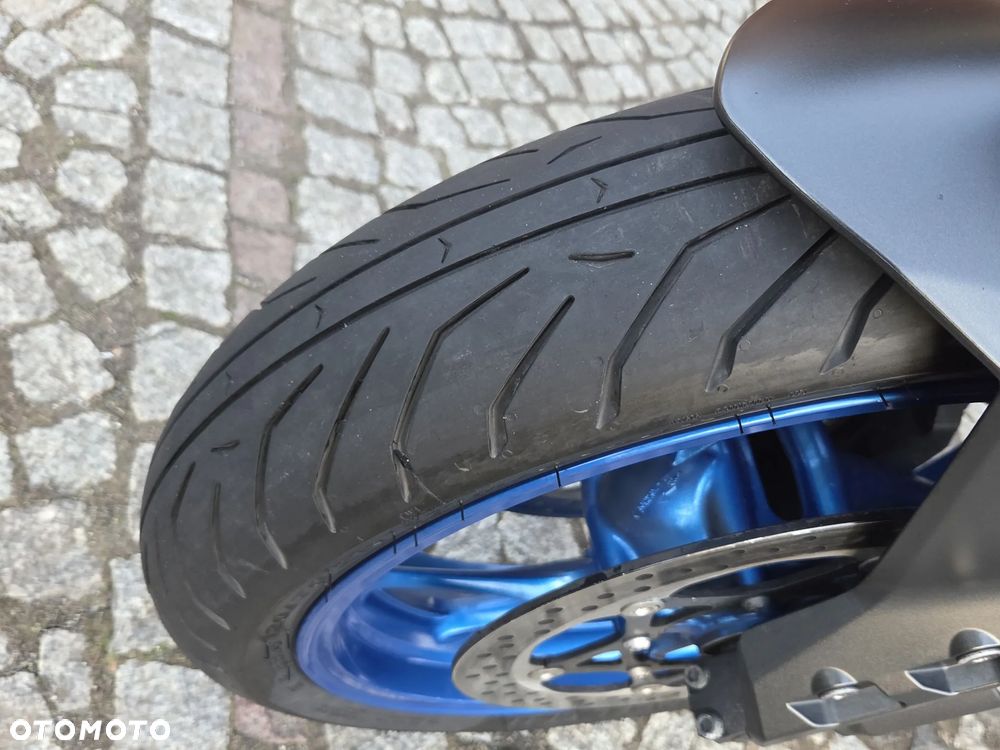 Suzuki GSX - 13