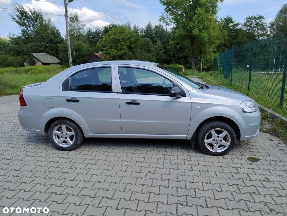 Chevrolet Aveo 1.2 16V Base - 3