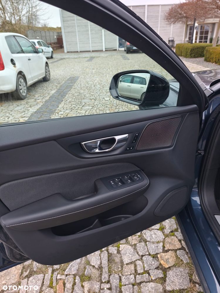 Volvo V60 T6 AWD Plug-In Hybrid Ultra Dark - 15