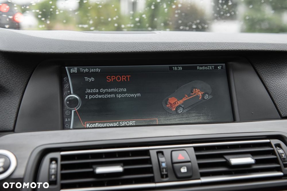 BMW Seria 5 528i Sport-Aut - 24