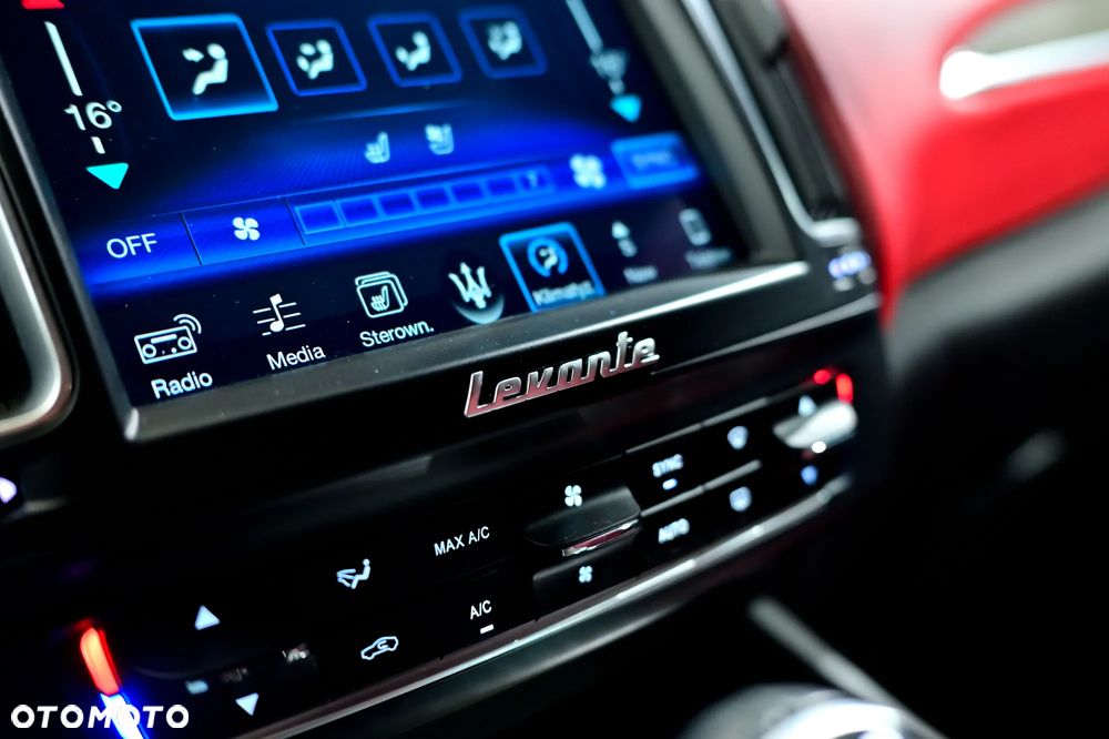 Maserati Levante S - 22