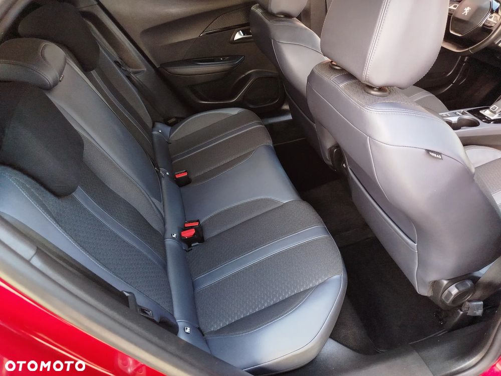 Peugeot 2008 BlueHDi 130 EAT8 Allure Pack - 24