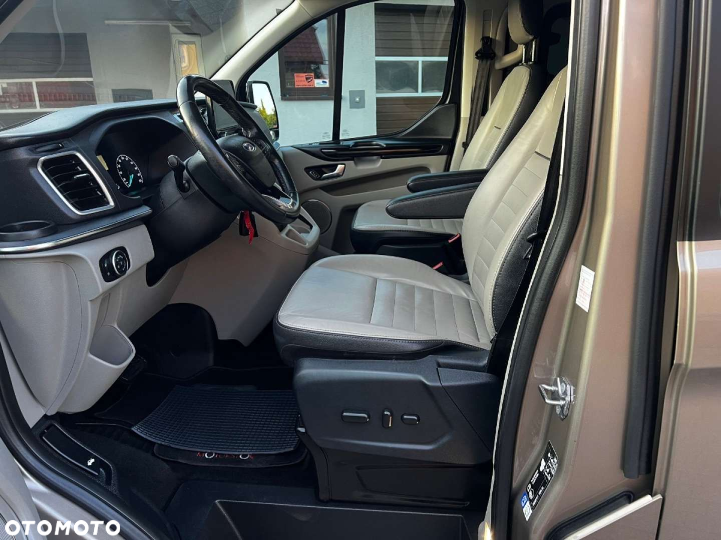 Ford Tourneo Custom - 29