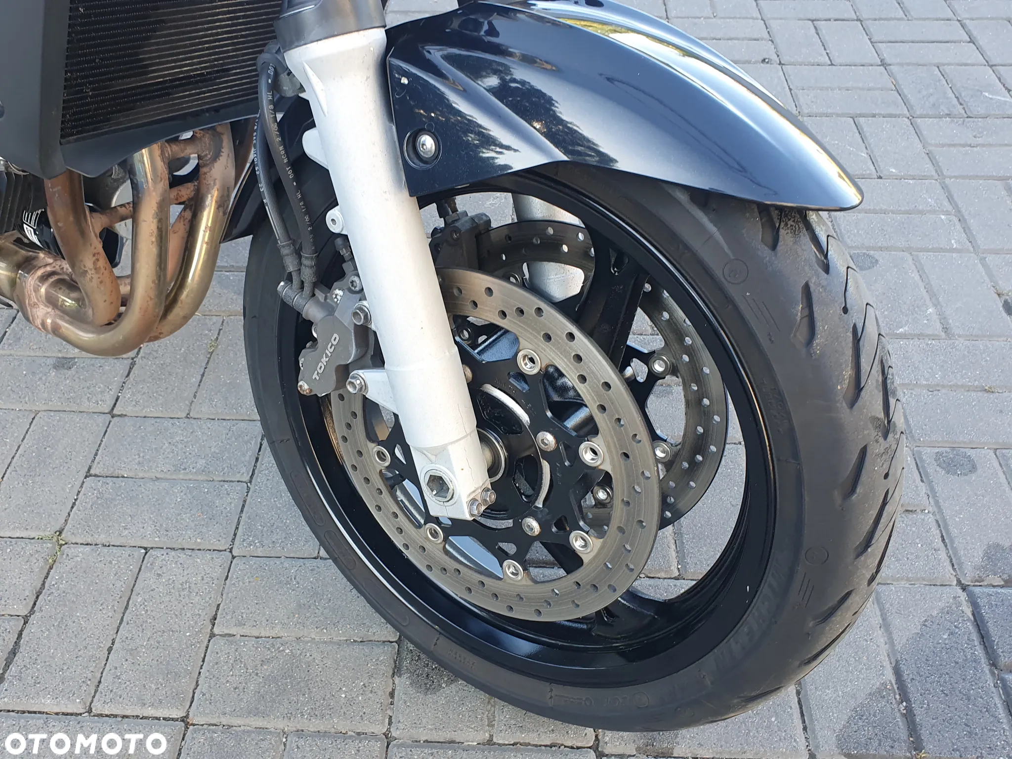 Suzuki GSR - 12