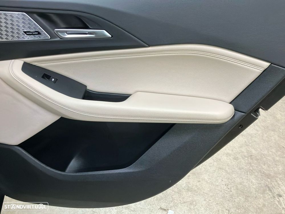 BMW 225xe Active Tourer - 13