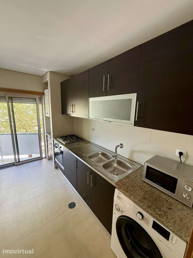 Excelente T2 no Centro de Viseu – A/C, Varanda e Lugar de Garagem - Grande imagem: 5/22