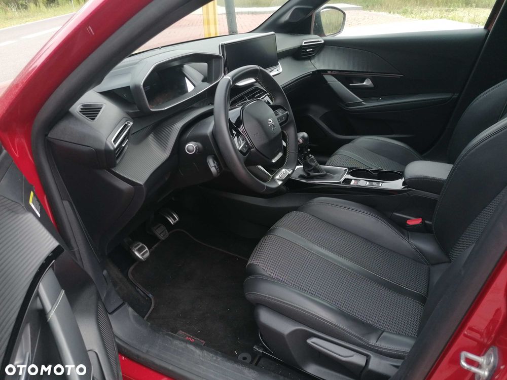 Peugeot 208 - 5