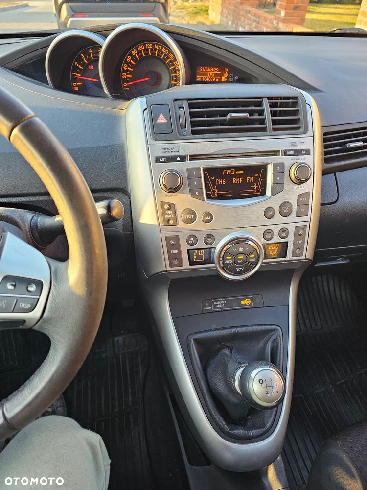 Toyota Verso 2.0 D-4D 2010 7os - 17