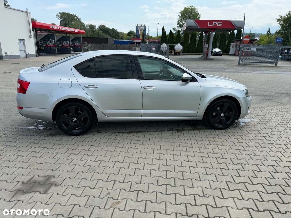 Skoda Octavia 2.0 TDI Style - 6