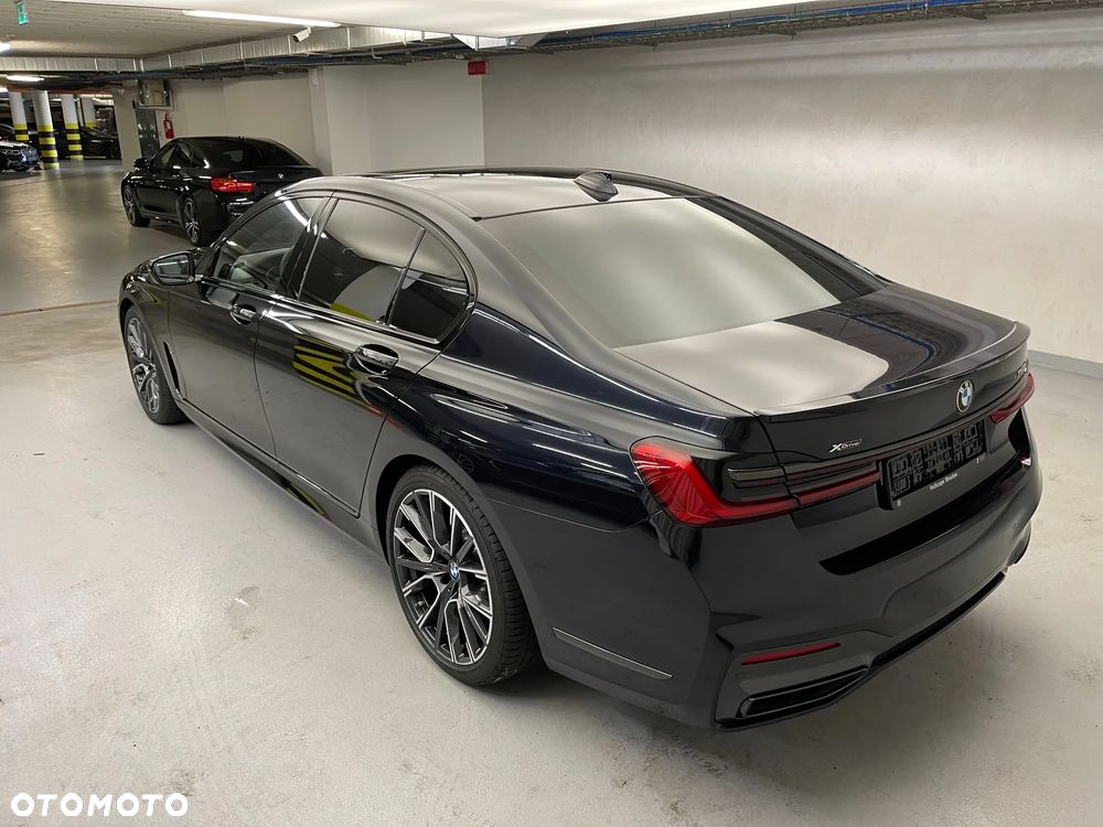 BMW Seria 7 750i xDrive sport - 2