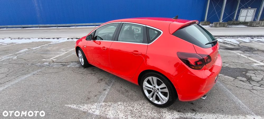 Opel Astra 1.6 Turbo Cosmo - 9