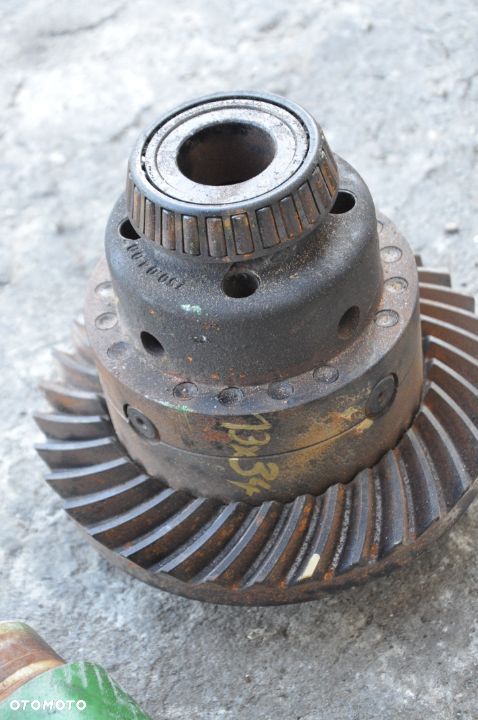 DYFERENCJAŁ WAŁEK ATAKUJĄCY WKŁAD MOSTU PRZOD  JOHN DEERE 6190R 6215R 6150R - 2