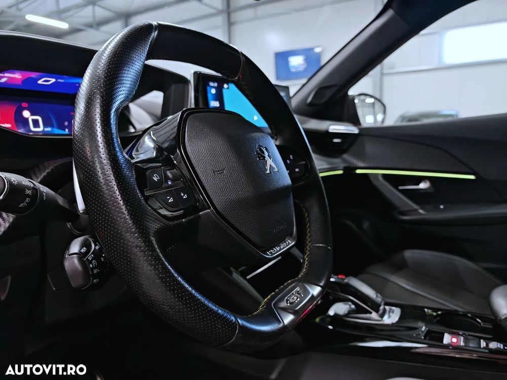 Peugeot 2008 PureTech 130 EAT8 GT - 23