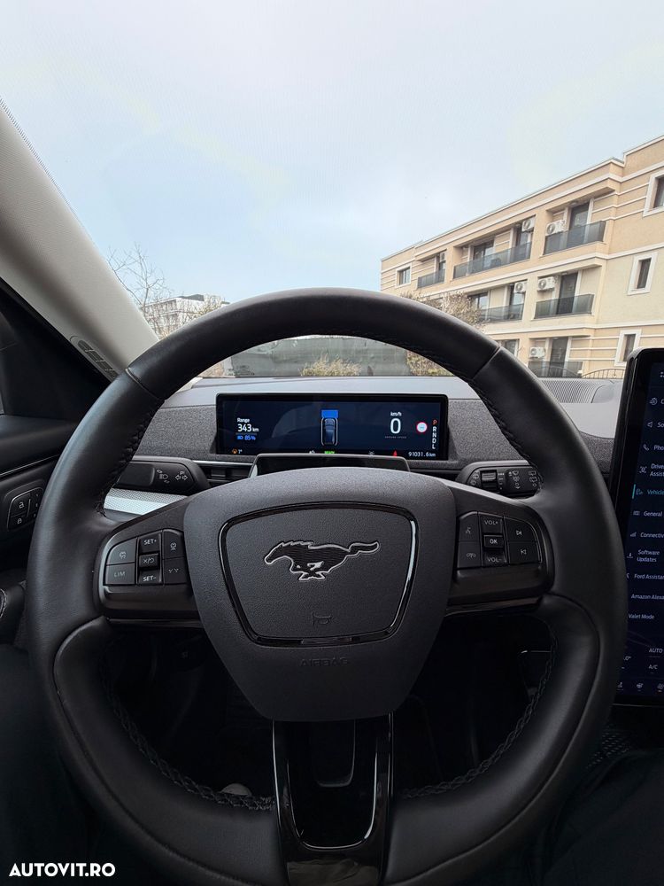Ford Mustang Mach-E - 8