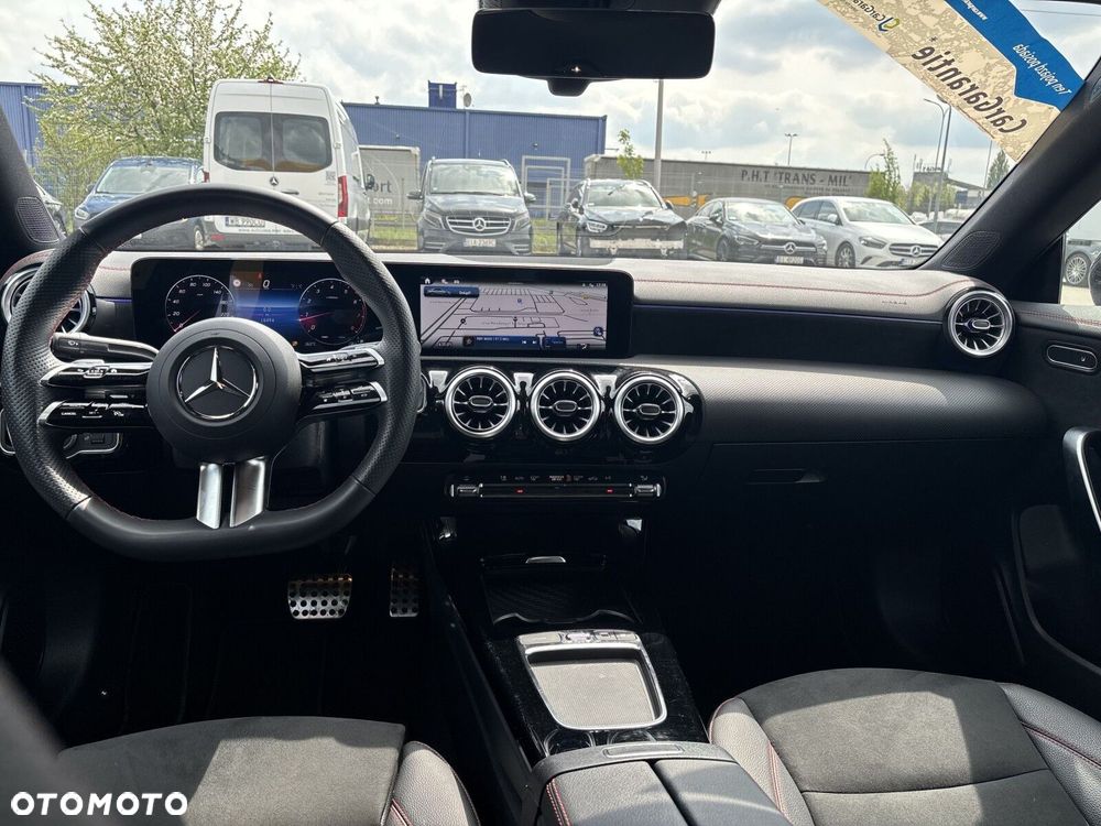 Mercedes-Benz CLA 200 4-Matic AMG Line 8G-DCT - 16