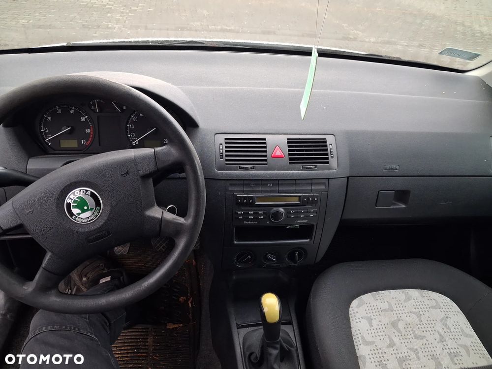Skoda Fabia 1 1 Kombi 99-08 silnik 1.4 16v BKY skrzynia biegów GRZ klapa drzwi lusterko błotnik 2102 srebrny szyba alternator pompa sterownik maglownica rozrusznik cewka kolektor tłumik wydech belka sanki tapicerka mechanizm lampa reflektor chłodnica przewód wąż panel sterownik stacyjka lewarek konsola wiązka przewód zamek zwrotnica zacisk osłona obudowa podstawa radio przełącznik przepustnica przepływomierz czujnik NA CZĘŚCI WSZYSTKIE CZĘŚCI - 7