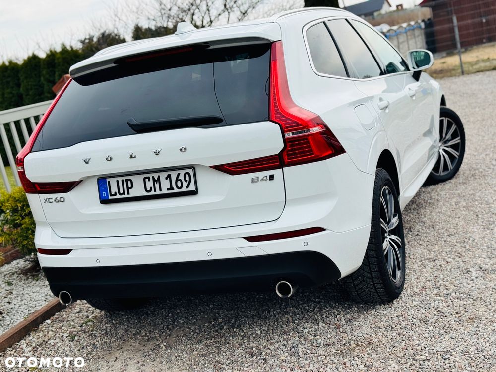 Volvo XC 60 B4 D AWD Geartronic Momentum Pro - 2