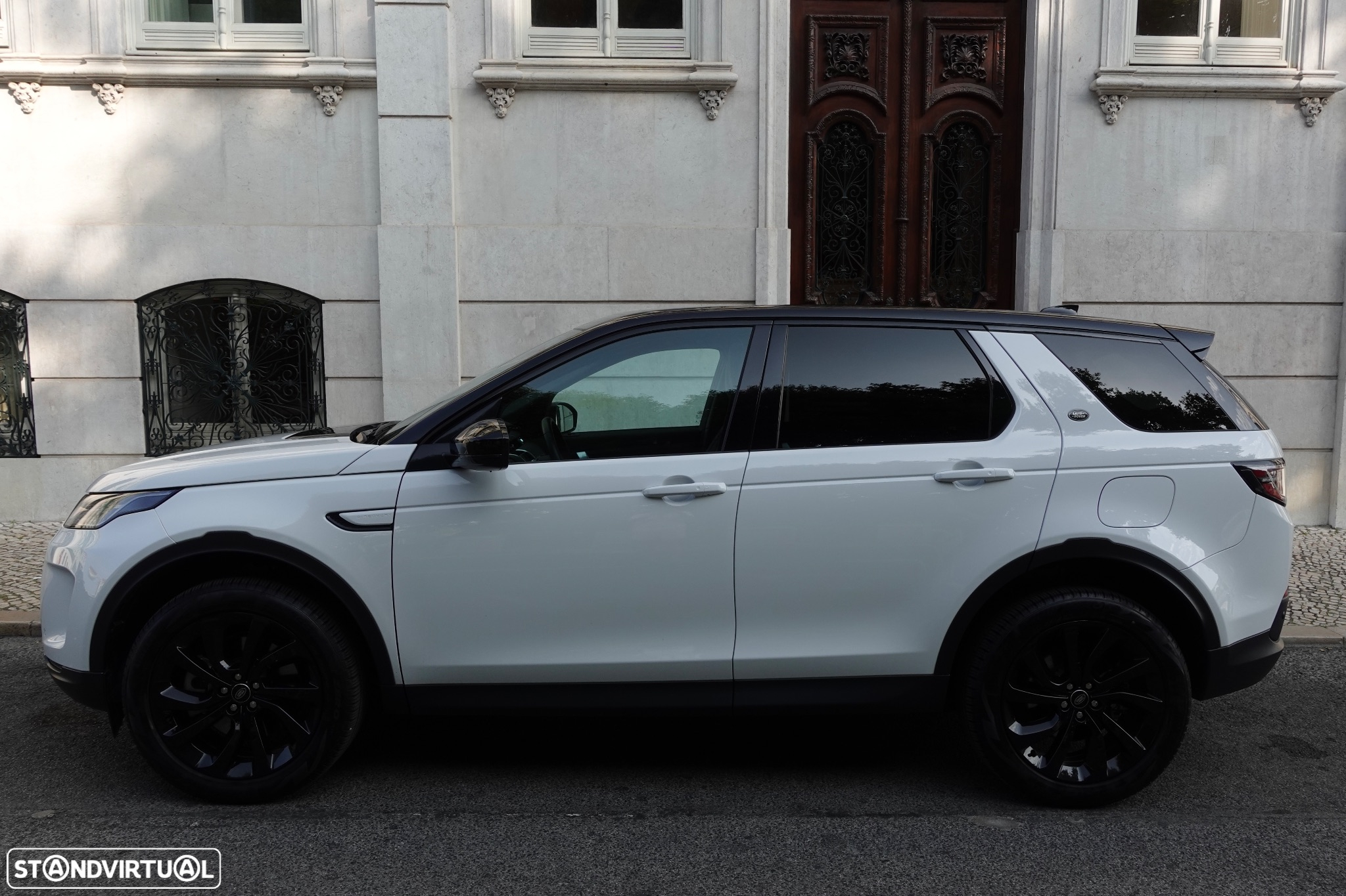 Land Rover Discovery Sport 1.5 I3 P300e AWD R-Dynamic SE - 47
