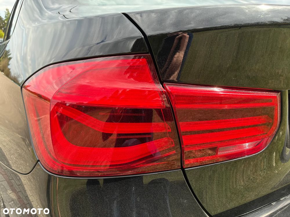 BMW Seria 3 330i Sport Line - 11