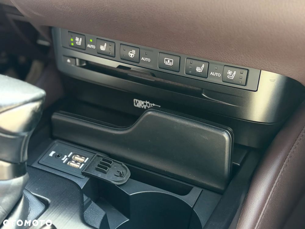 Lexus ES 300h Omotenashi - 23