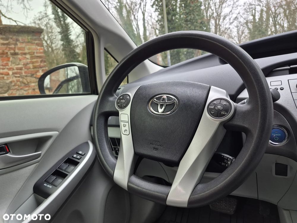 Toyota Prius Hybrid Executive - 18