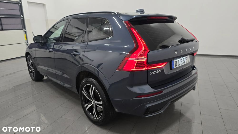 Volvo XC 60 B4 D AWD Plus Dark - 4