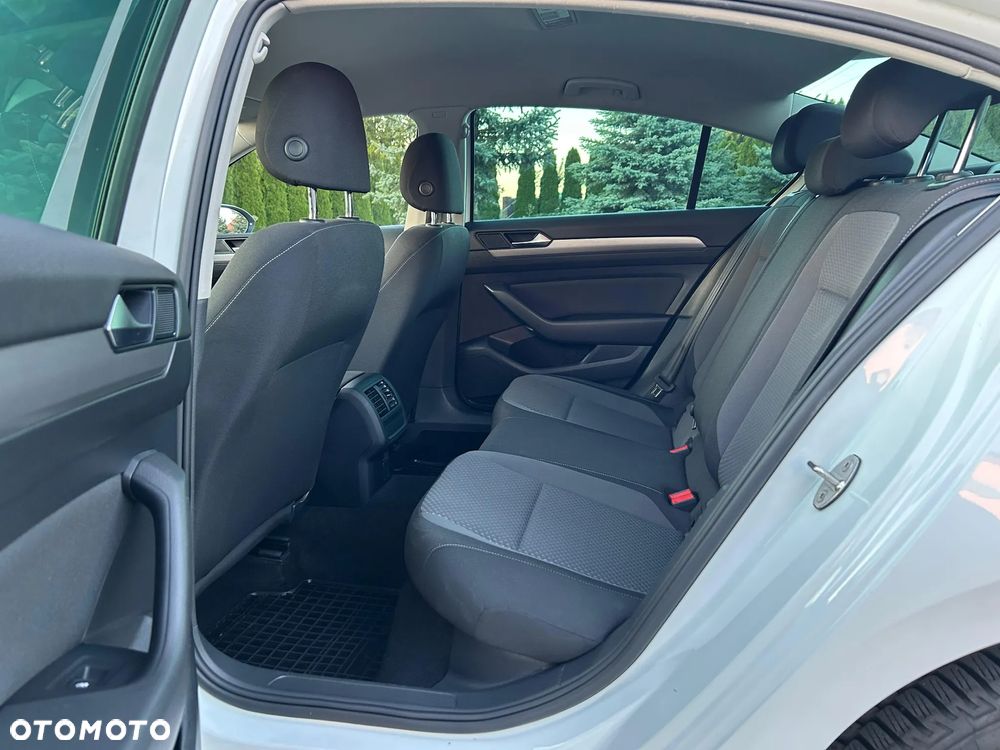 Volkswagen Passat 2.0 TDI EVO Business - 29