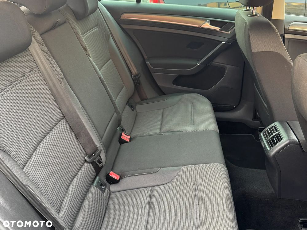 Volkswagen Golf - 35