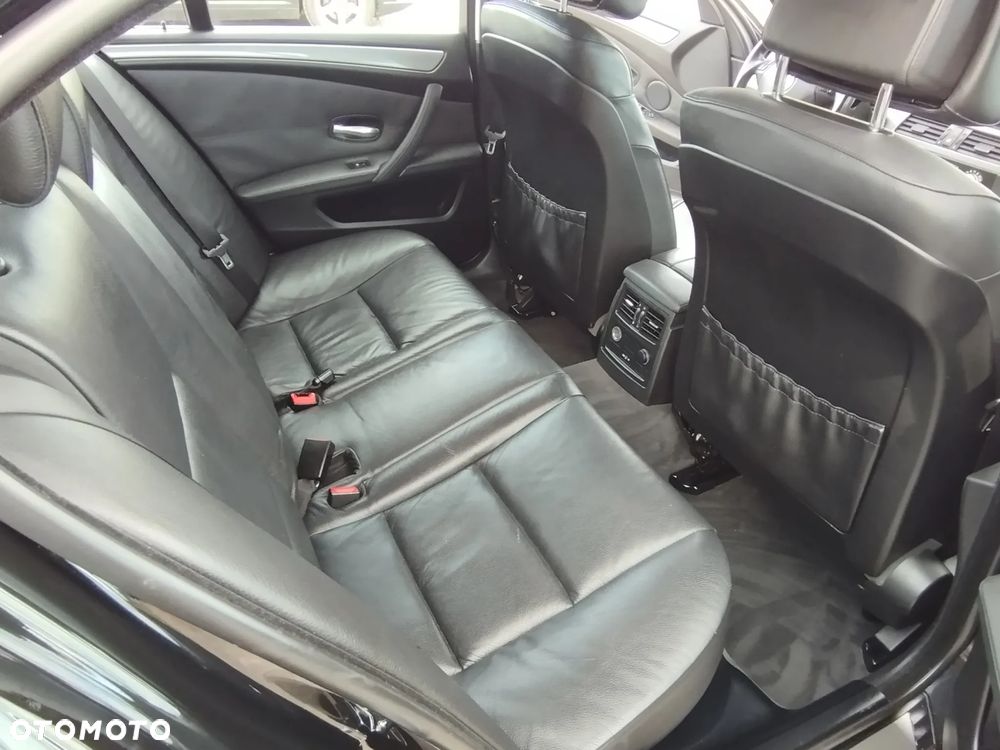 BMW Seria 5 523i Touring - 22