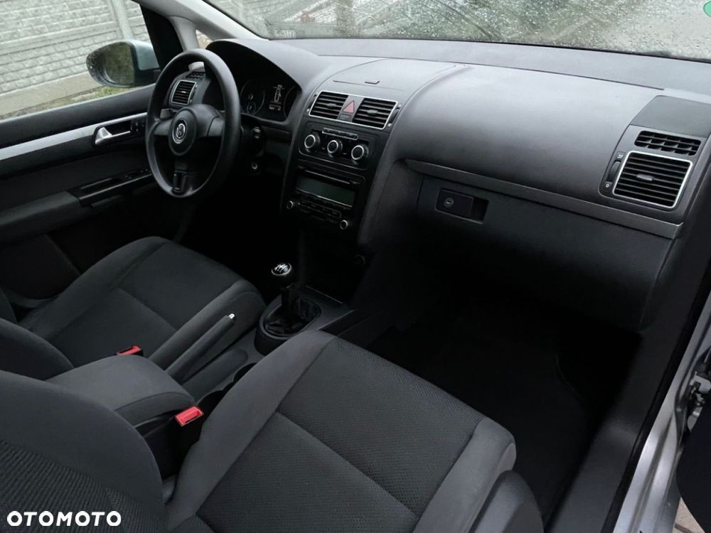 Volkswagen Touran - 17