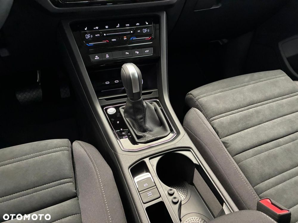 Volkswagen Touran - 23