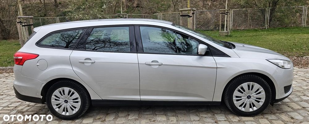 Ford Focus 1.6 SYNC Edition - 4