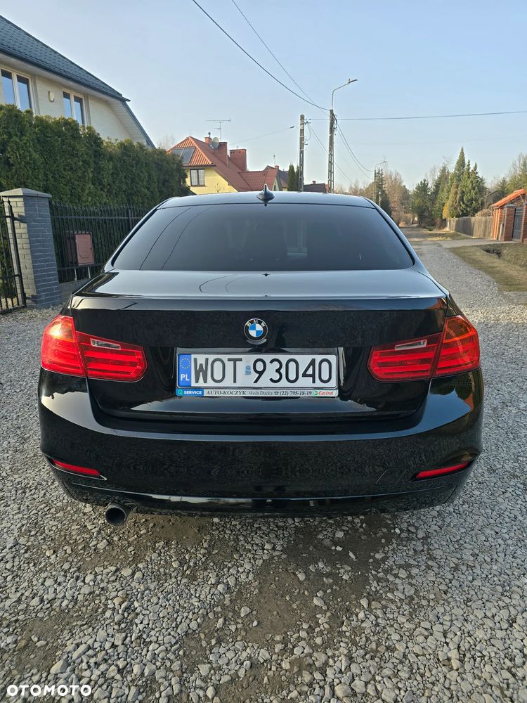BMW Seria 3 320i xDrive - 4
